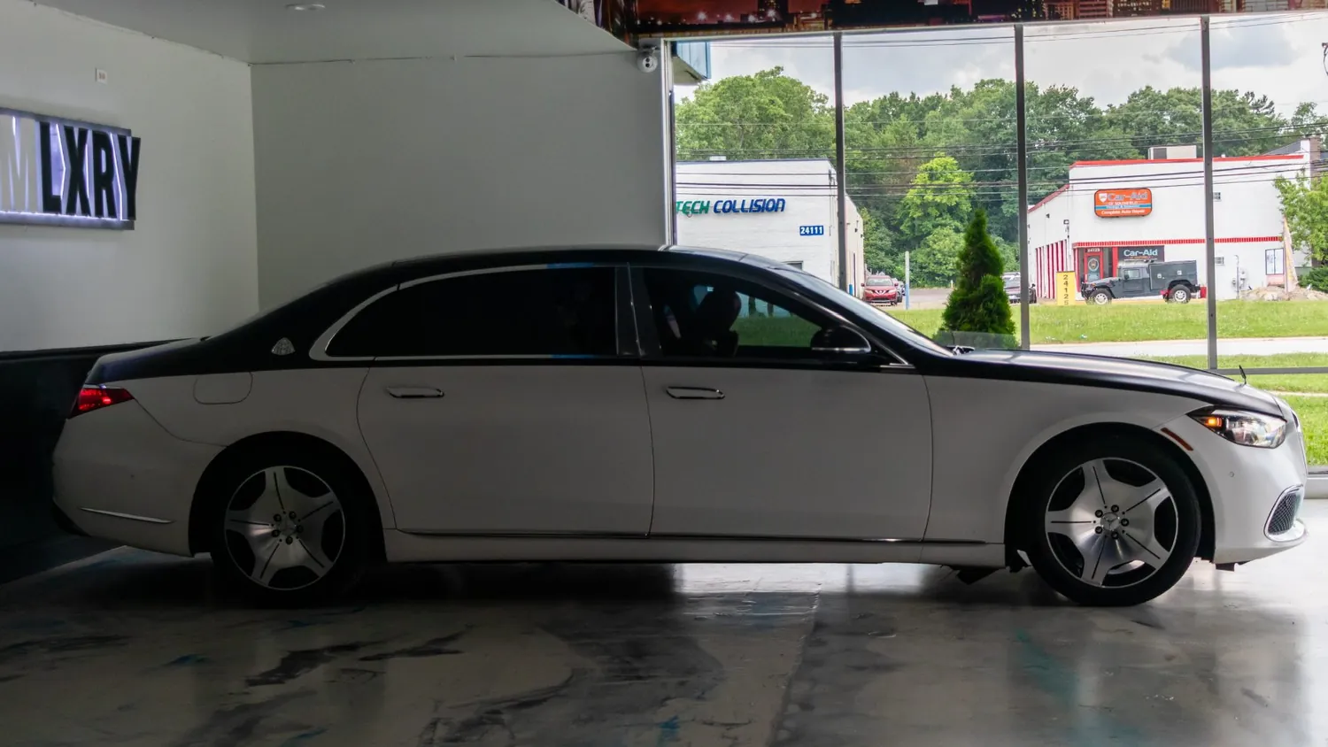 Two-tone Mercedes-Maybach S580 rental in Detroit, side profile