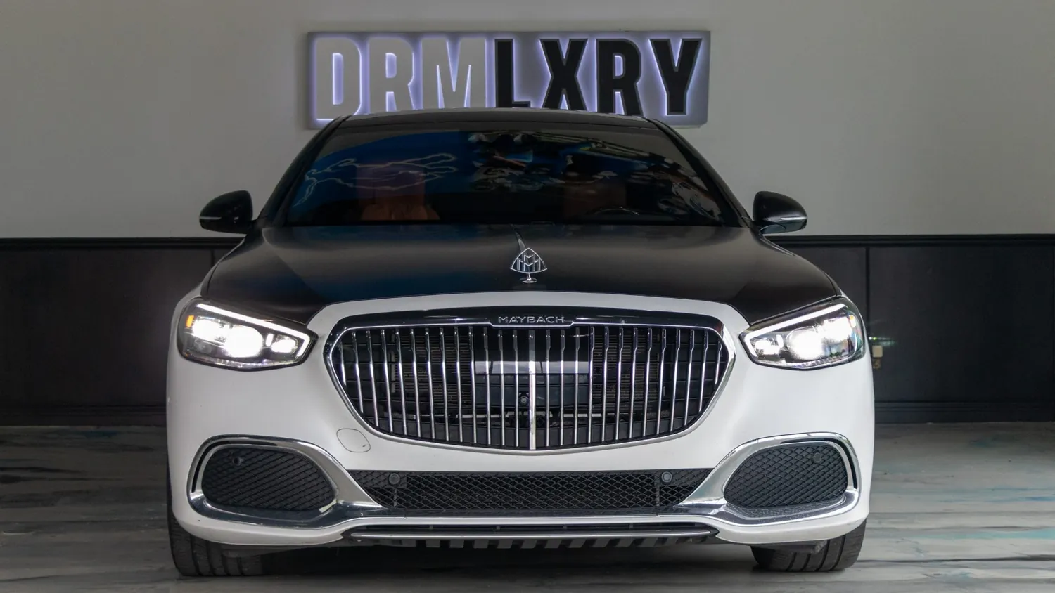 Two-tone Mercedes-Maybach S580 rental in Detroit, front grille and headlights