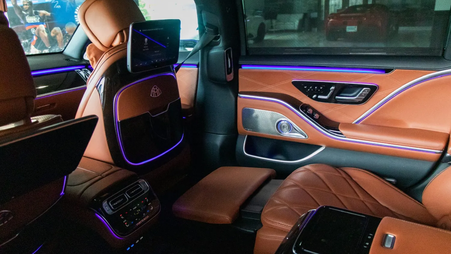 Two-tone Mercedes-Maybach S580 rental in Detroit, rear cabin