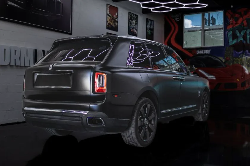 Black Rolls-Royce Cullinan, rear three-quarter view from the right