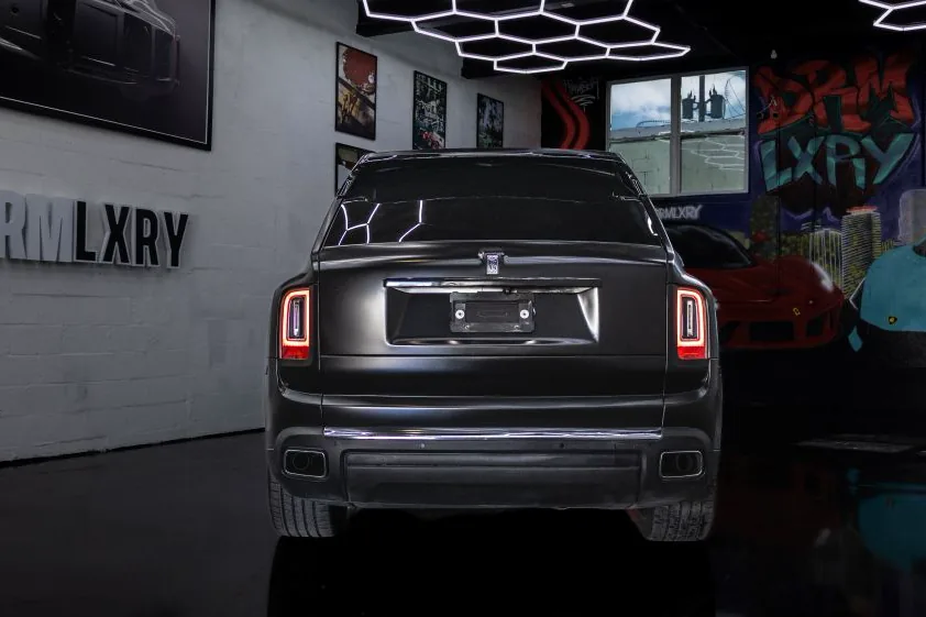 Rear view of the black Rolls-Royce Cullinan
