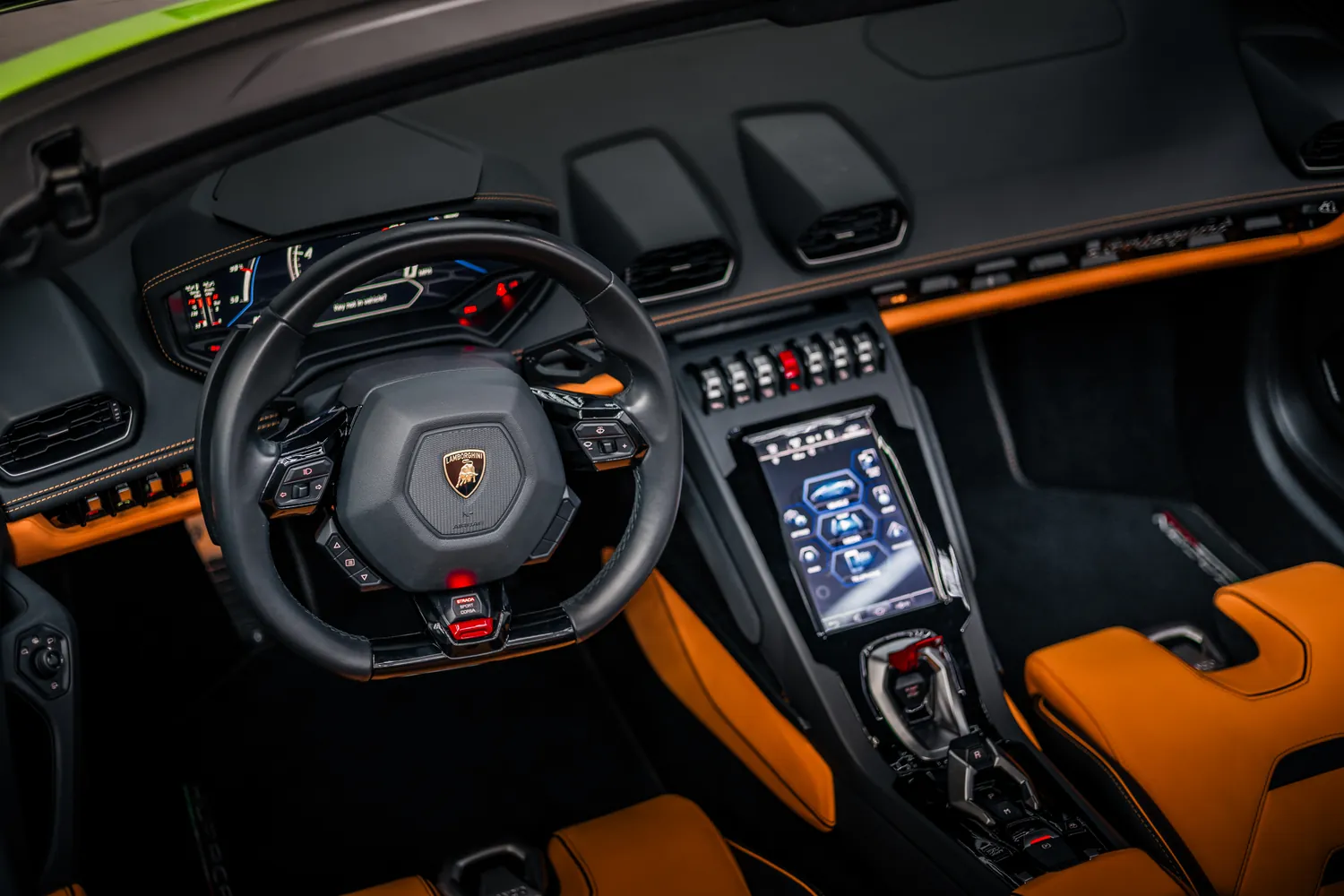 Huracán EVO Spyder steering wheel, digital instrument cluster and center console