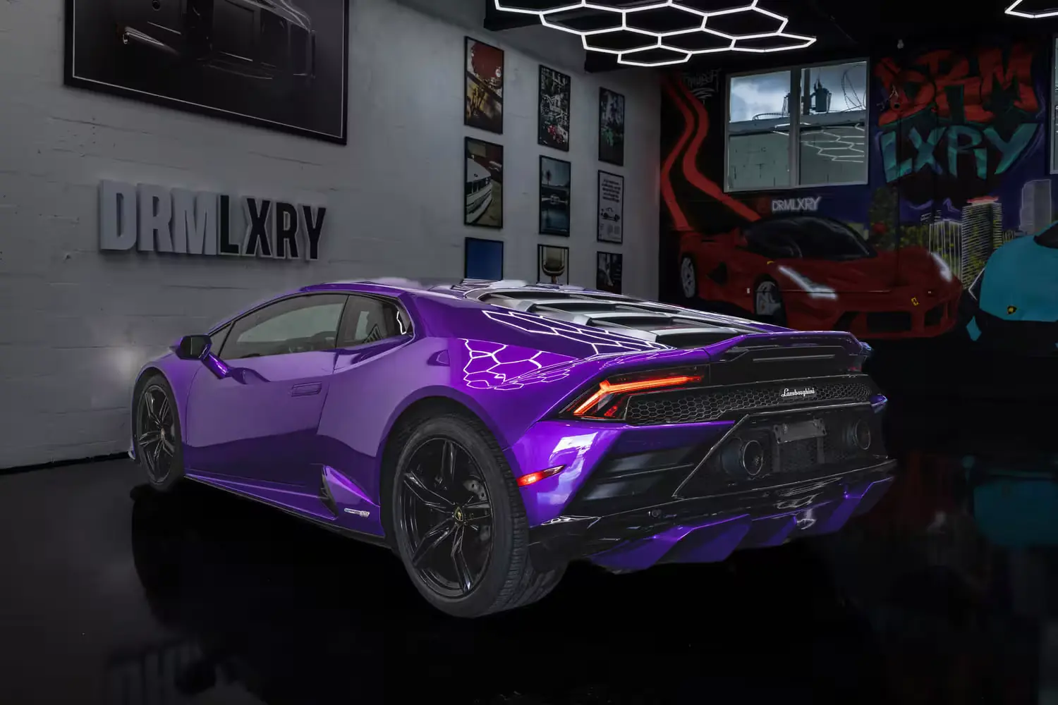 Side and rear profile of the purple Lamborghini Huracán EVO