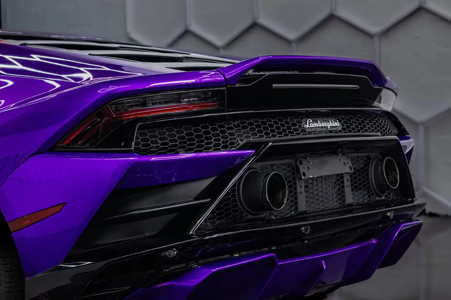 Rear diffuser, exhaust and taillights of the Lamborghini Huracán EVO