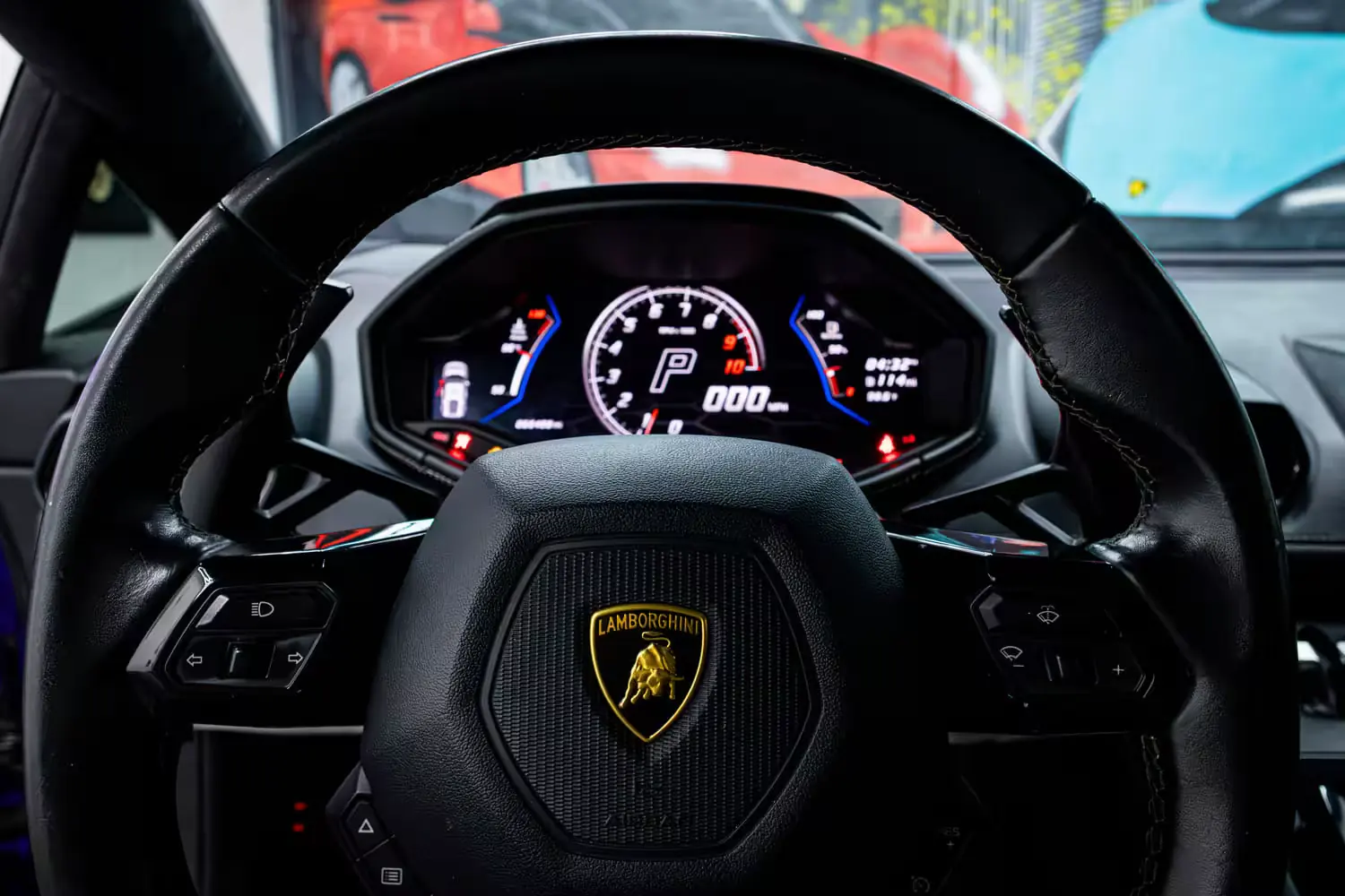 Lamborghini Huracán EVO steering wheel and digital instrument cluster