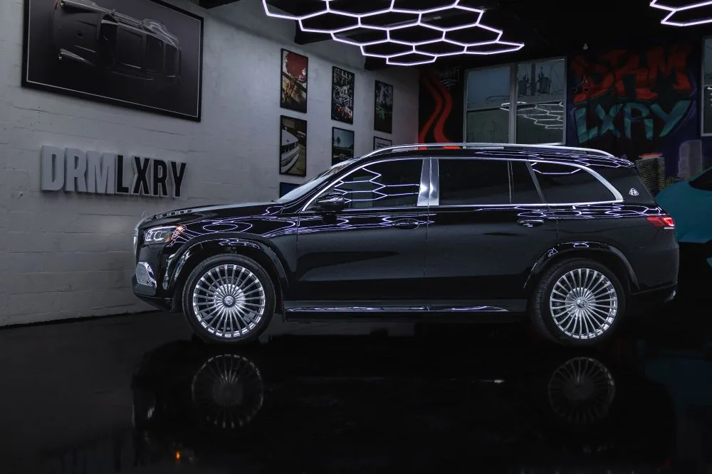 Side profile of the black Mercedes-Maybach GLS 600 with Maybach wheels