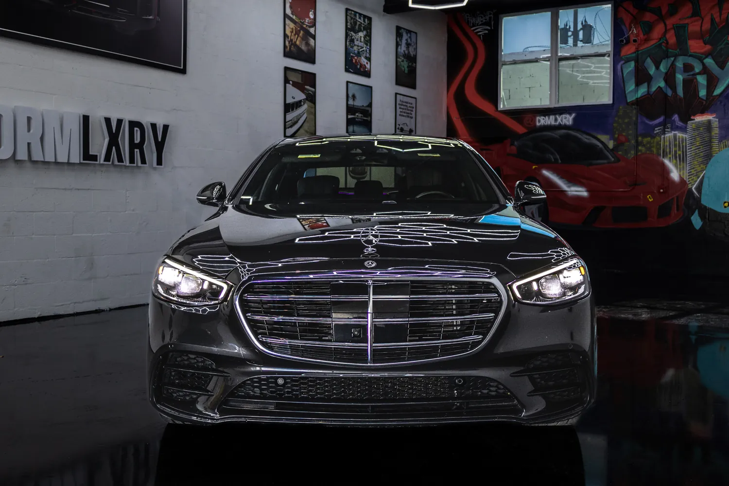 Front view of the black Mercedes-Benz S580 with its chrome grille