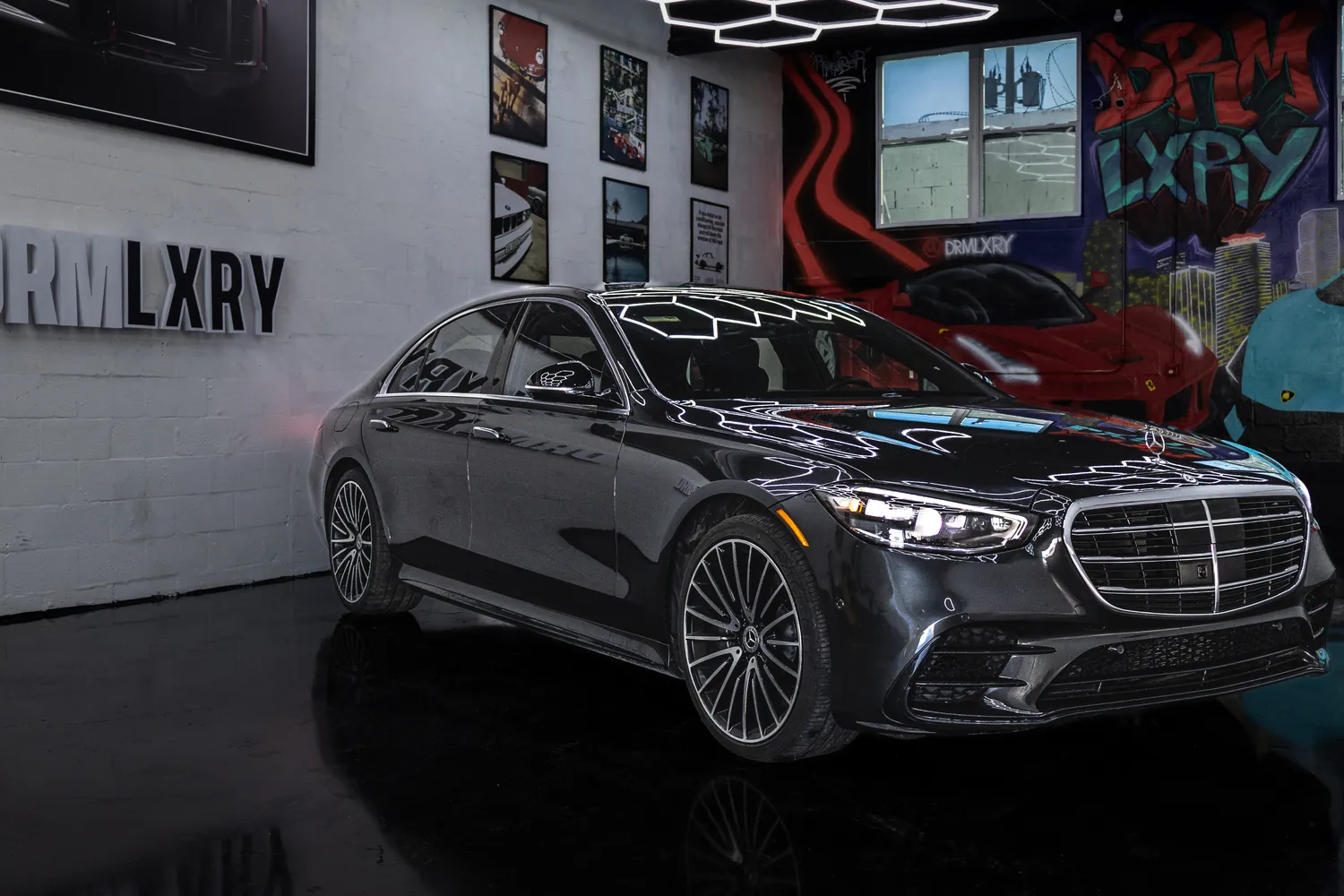 Black Mercedes-Benz S580, front three-quarter view from the right