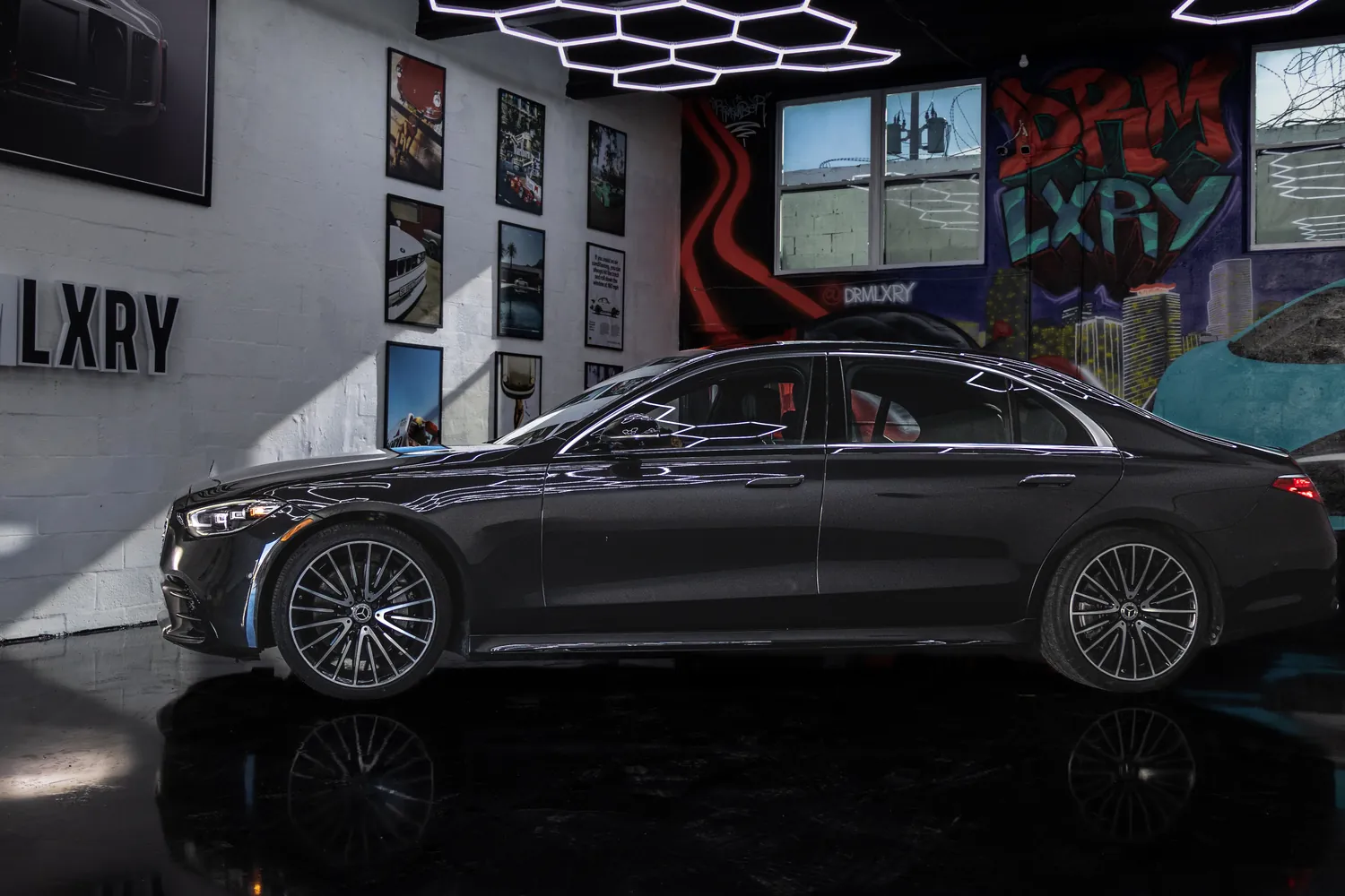 Side profile of the black Mercedes-Benz S580 sedan