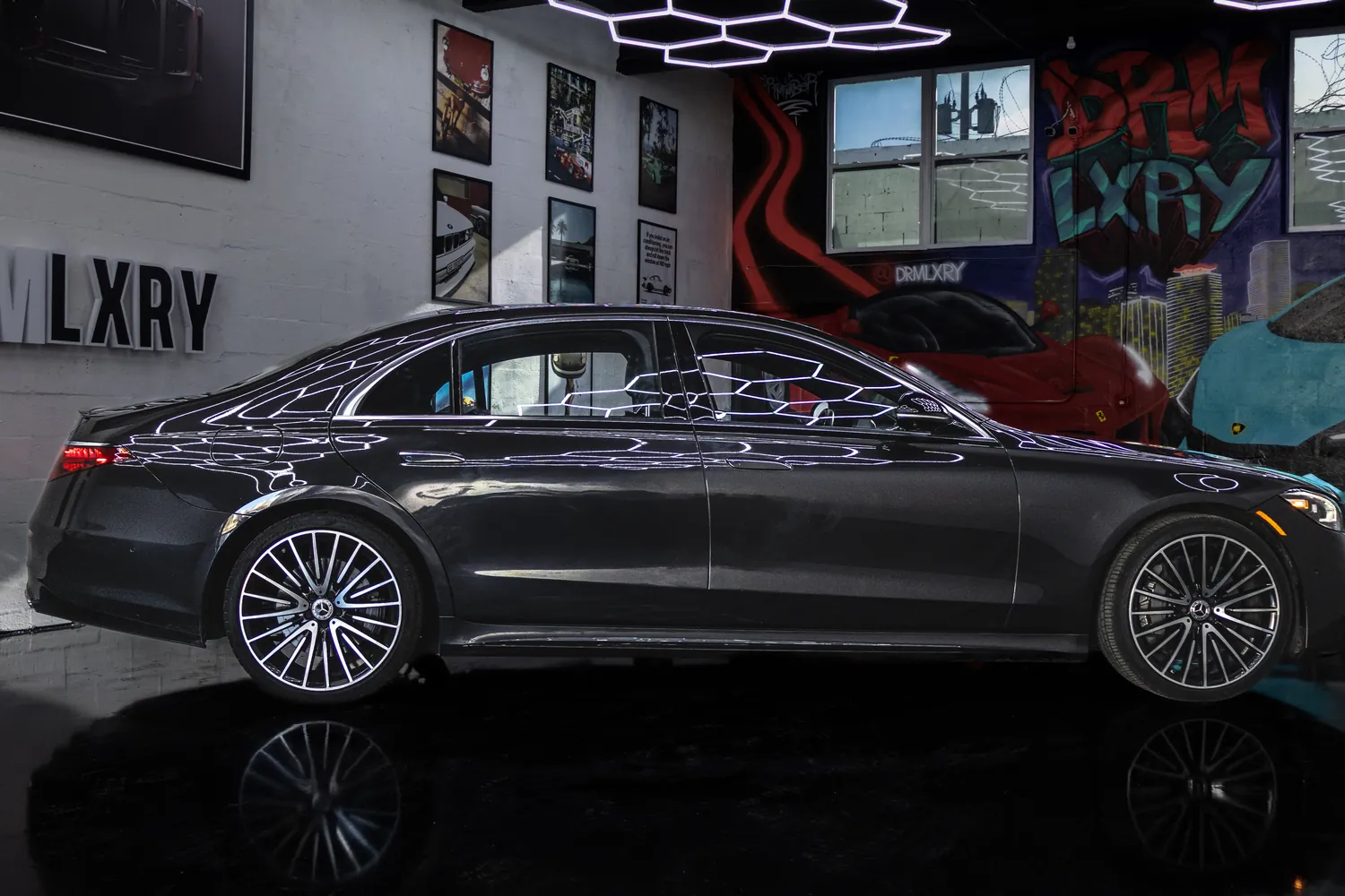 Black Mercedes-Benz S580 side profile from the right