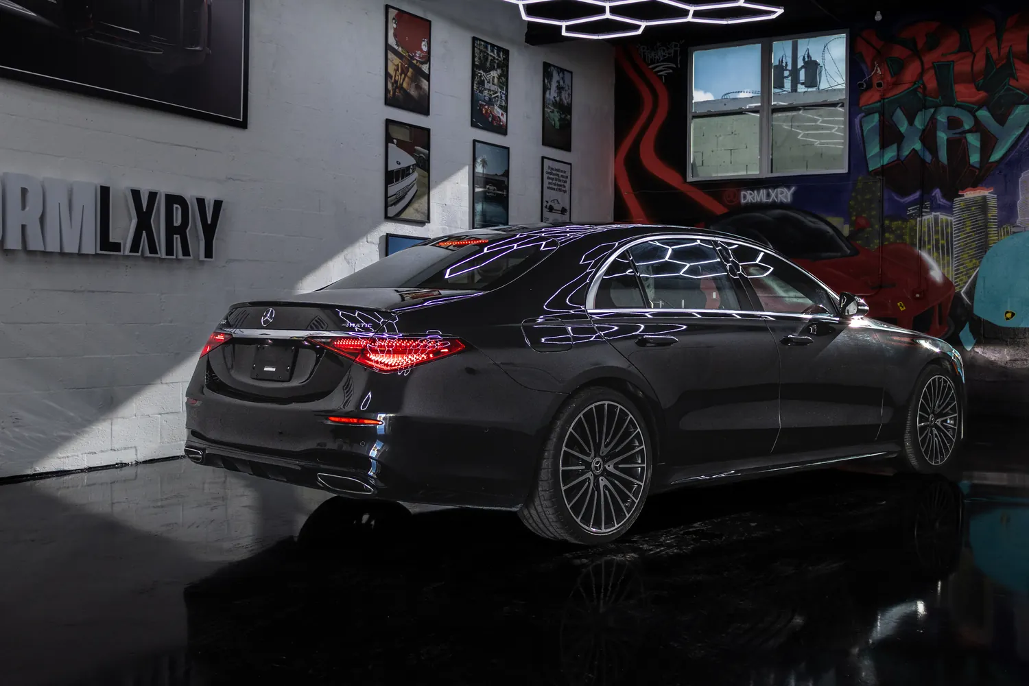Black Mercedes-Benz S580, rear three-quarter view from the left