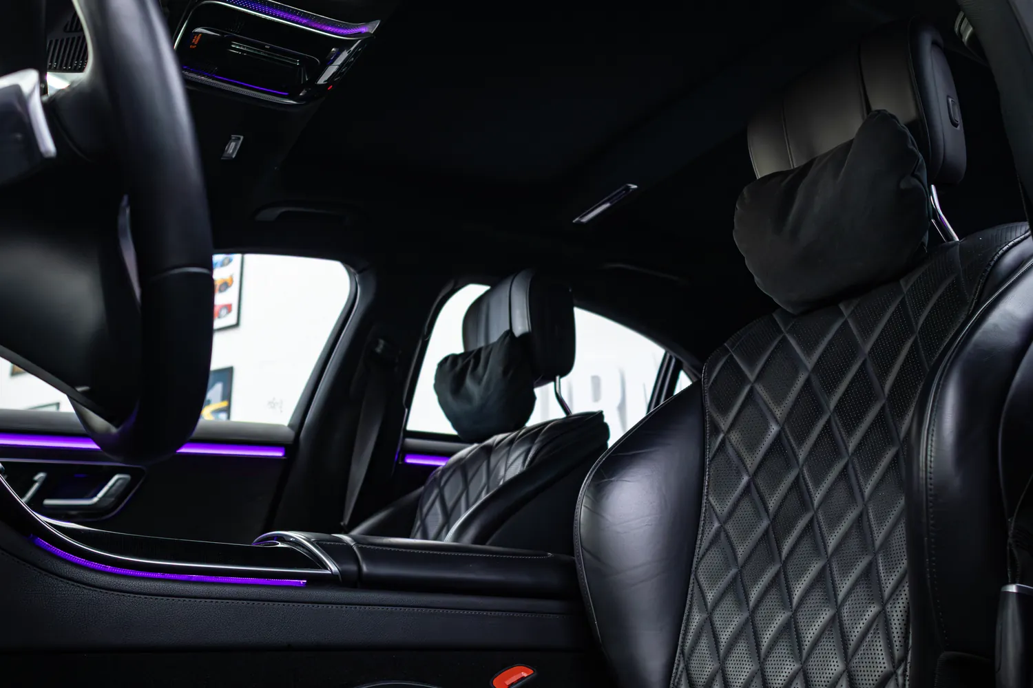 Quilted black leather seats in the Mercedes-Benz S580