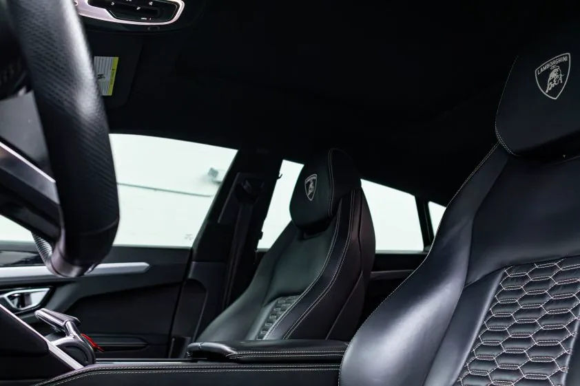 Lamborghini Urus black leather seats with hexagon stitching