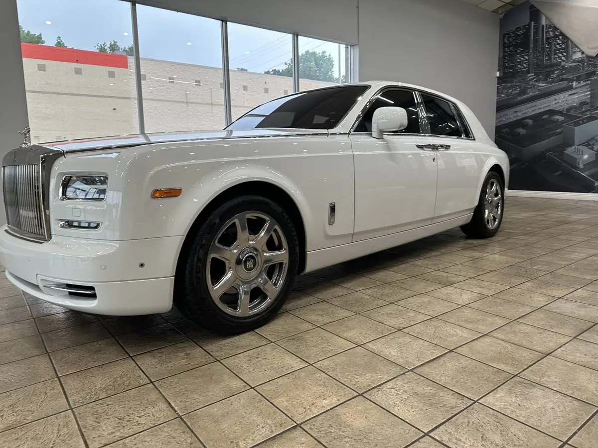 Ultra-Luxury Sedans & Coupes rental in Detroit