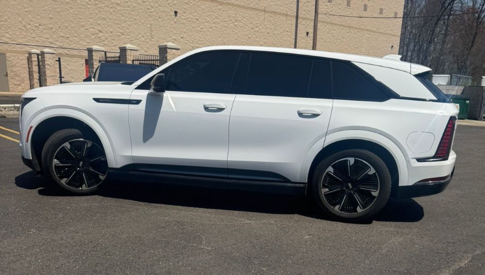 Cadillac Escalade ESV (White)