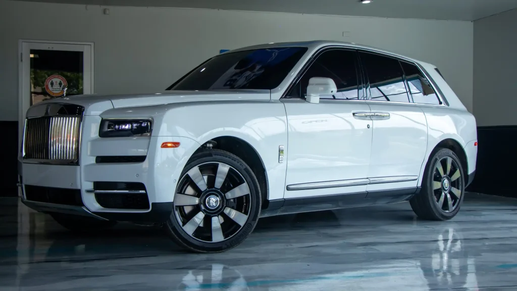 DRMLXRY – Rolls-Royce Cullinan W/ Starlight – Miami Exotic Car Rental