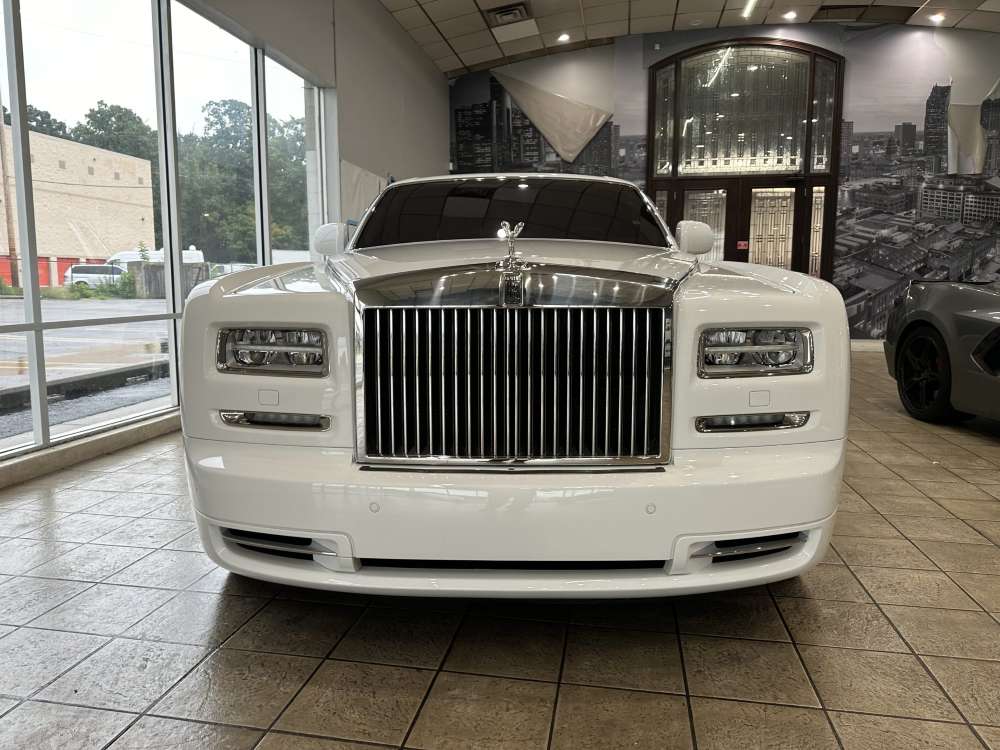 Rolls Royce Phantom Front View