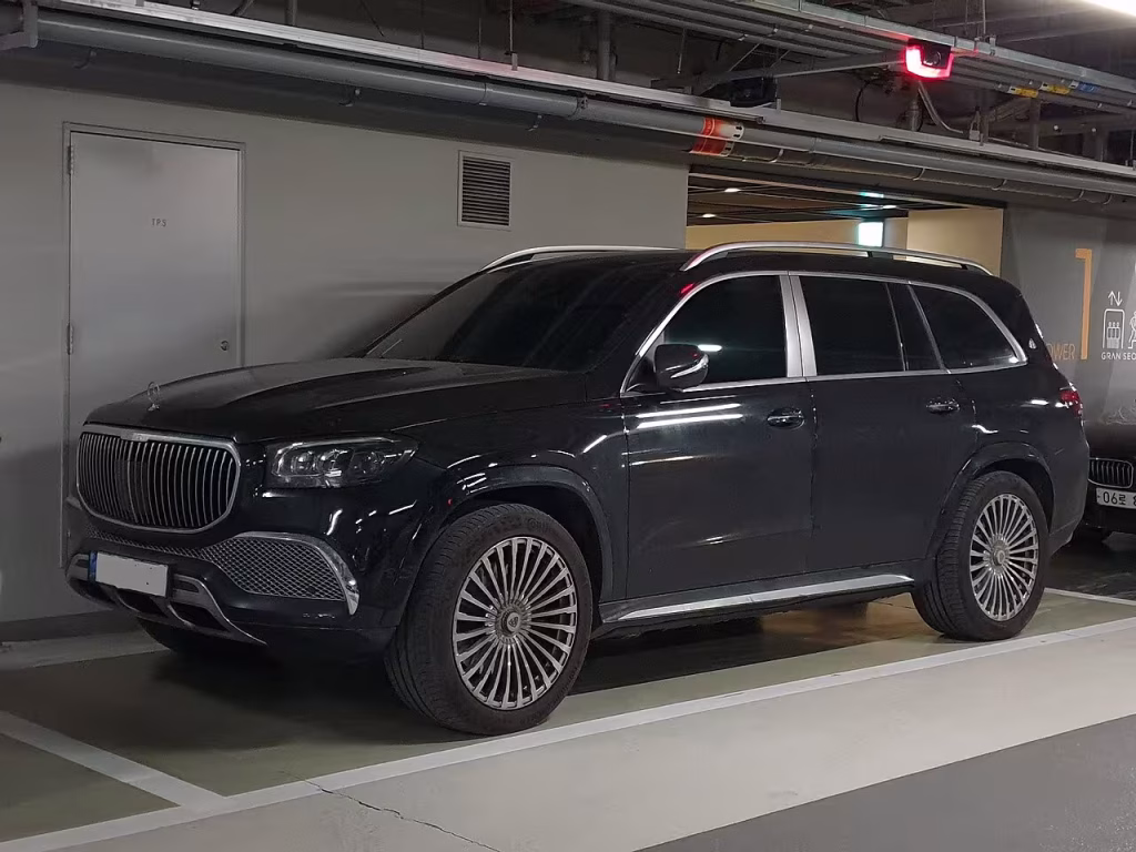 2021 Black Mercedes Benz Maybach GLS600 Rental in Miami, FL6