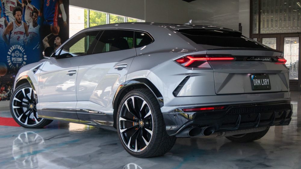 How much does a lamborghini urus cost