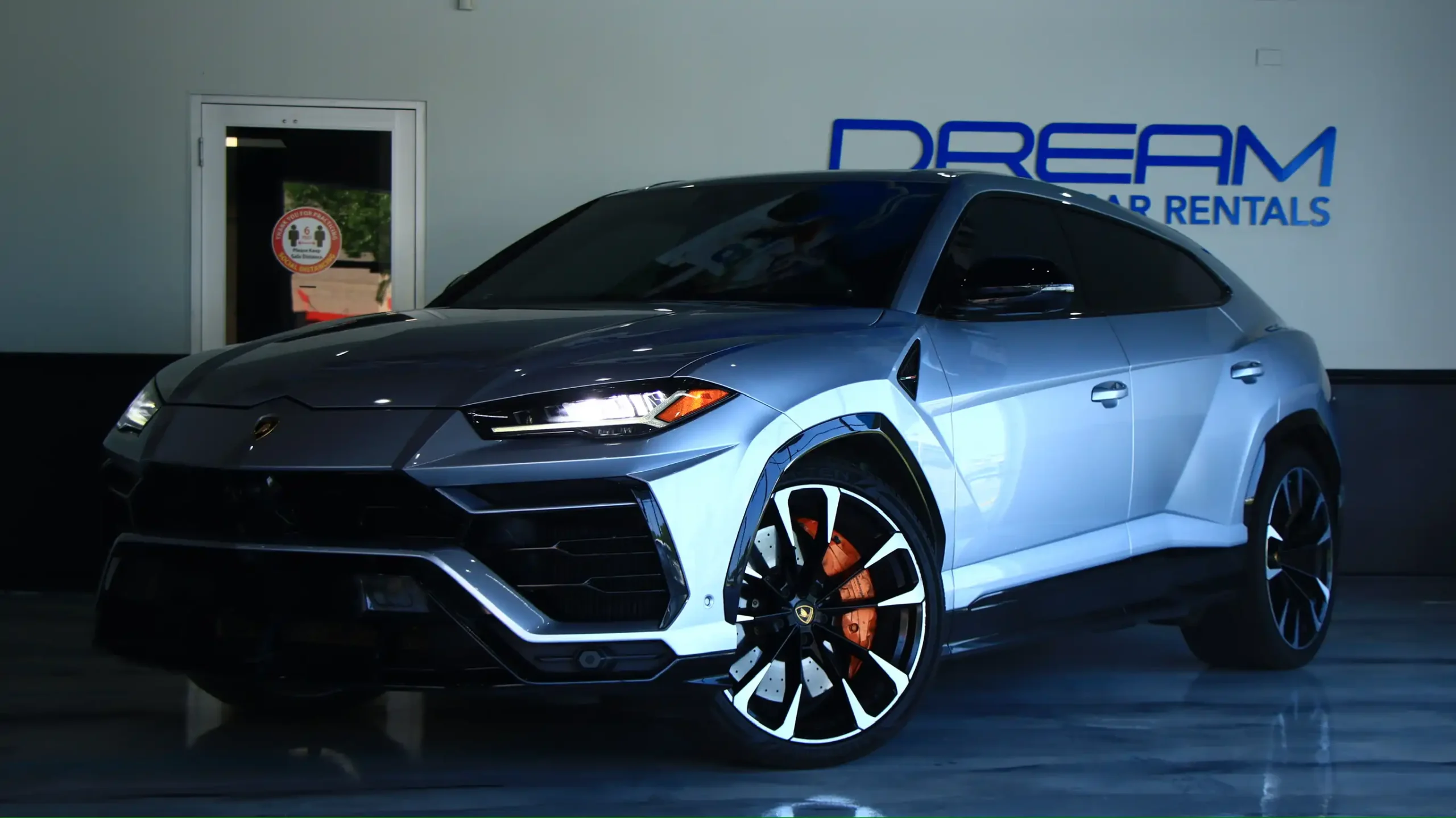 Lamborghini urus img